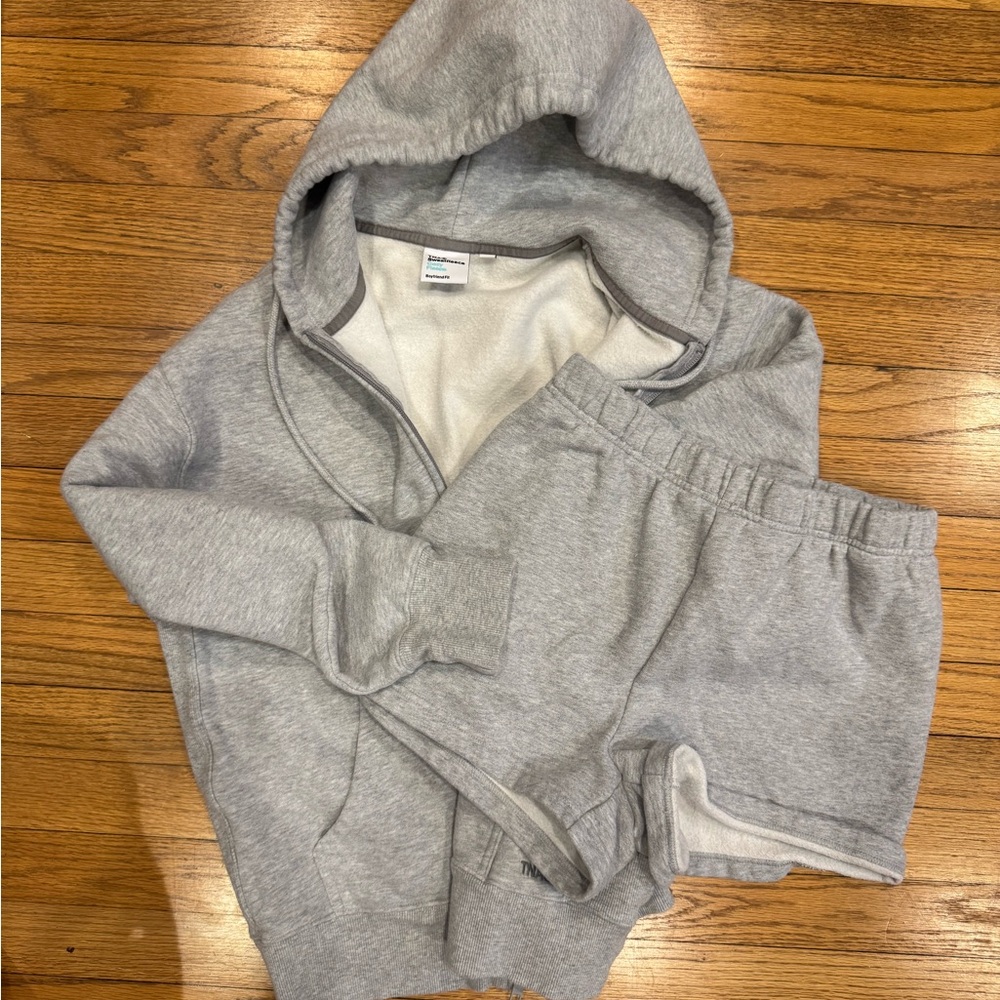 Aritzia TNA Sweatfleece Set - hoodie and shorts